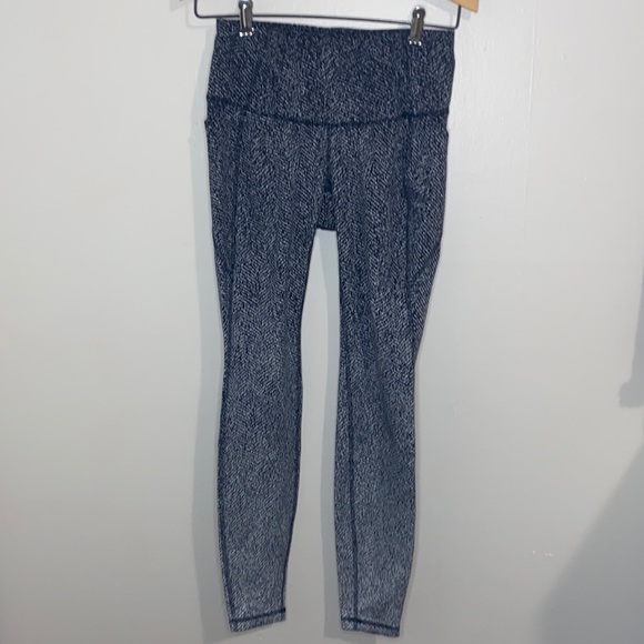 🦋Black and grey ombré high waisted leggings! - Picture 2 of 7